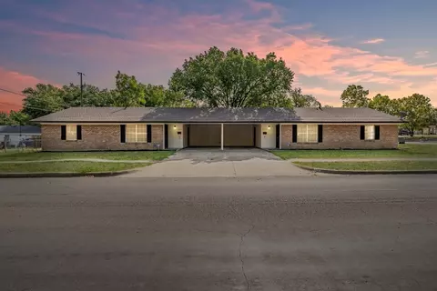 2545 W 12th St, Dallas, TX 75211