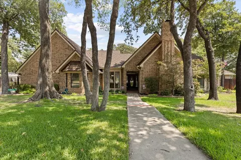 3924 Brookside Dr, Bedford, TX 76021