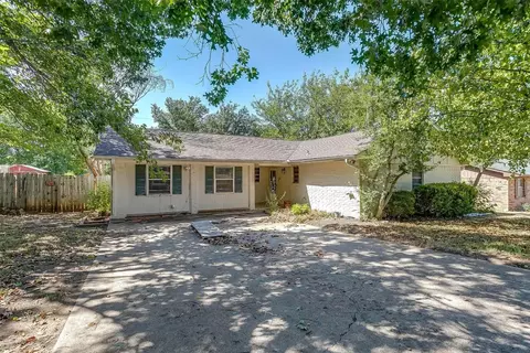 1213 Vivienne St, Weatherford, TX 76086