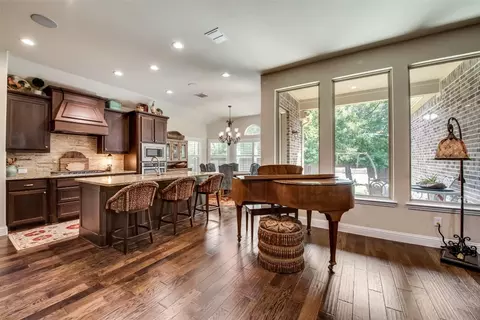 402 Turnstone Dr, Mansfield, TX 76063