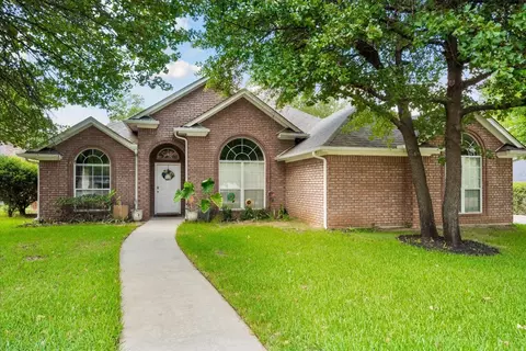 437 Inland Cir, Azle, TX 76020