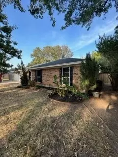 5608 Stone Dr, North Richland Hills, TX 76180