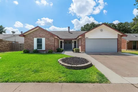 3804 Hackberry Ln, Bedford, TX 76021