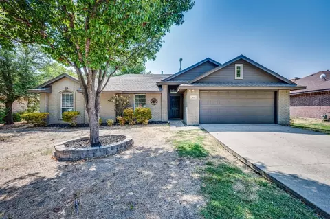 303 Ridge Hollow Trl, Venus, TX 76084