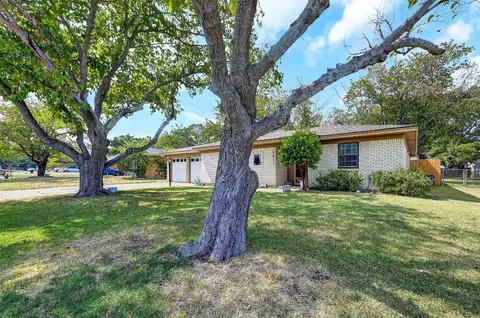 4413 Knowledge Dr, Haltom City, TX 76117