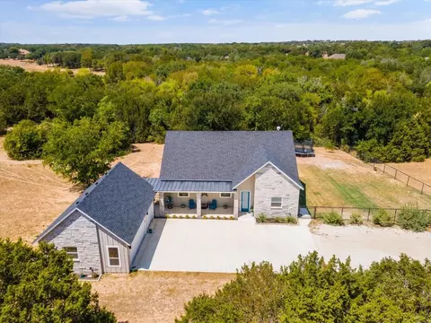 3500 Farm Land Ct, Granbury, TX 76048