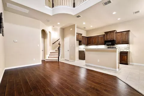 955 Shelby Ln, The Colony, TX 75056