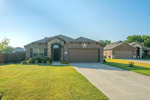 425 Highmeadow Dr, Aubrey, TX 76227