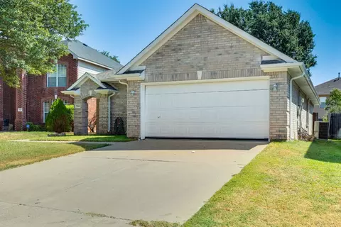 7345 Moon Ridge Ct, Fort Worth, TX 76133