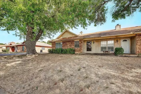506 Augustine Dr, Euless, TX 76039 photo 3