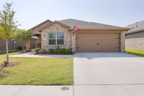 9317 Desertrock Rd, Fort Worth, TX 76131