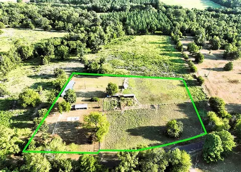 10117 Girafee Rd, Gilmer, TX 75644