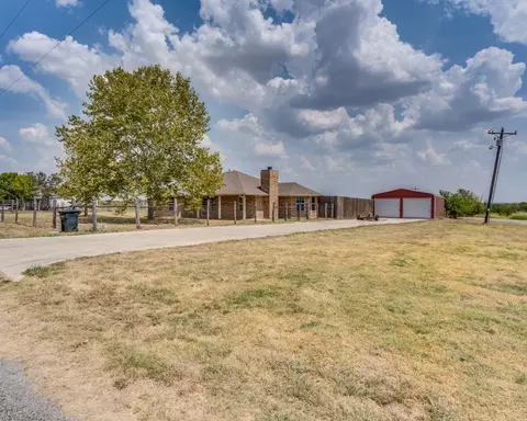 833 Isom Rd, Ennis, TX 75119