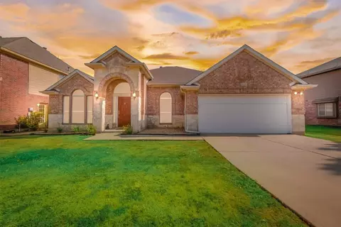329 Stormydale Ln, Fort Worth, TX 76140