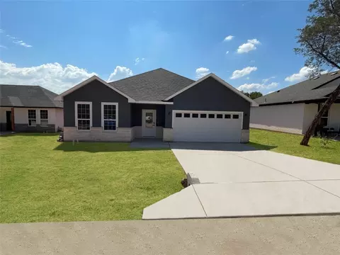 2301 Forest Hill Ln, Granbury, TX 76048