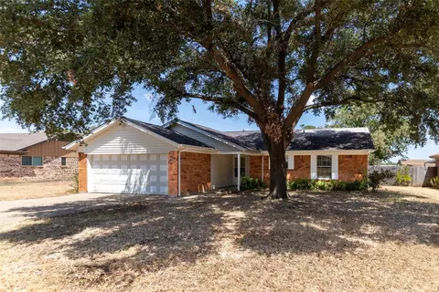2212 Towne North Dr, Cleburne, TX 76033