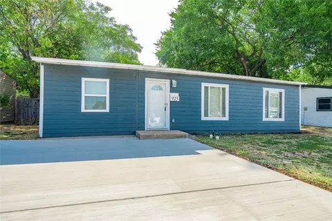925 Indian Hills Dr, Grand Prairie, TX 75051