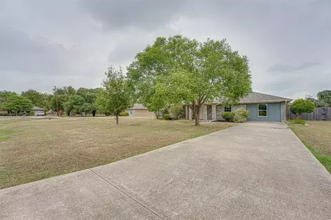 906 Eastridge Cir, Red Oak, TX 75154