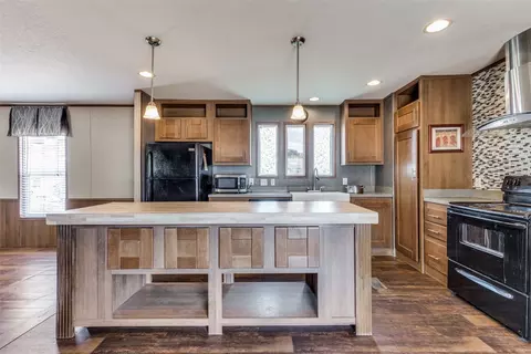 1504 Reef Dr, Pelican Bay, TX 76020