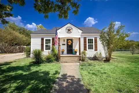512 N Washington St, Farmersville, TX 75442