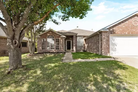 7608 Amsterdam Ln, Arlington, TX 76002