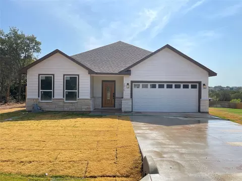 2415 Beverly Dr, Granbury, TX 76048