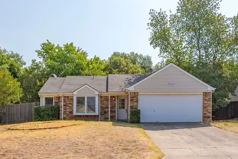 524 Yellowstone Dr, Grapevine, TX 76051