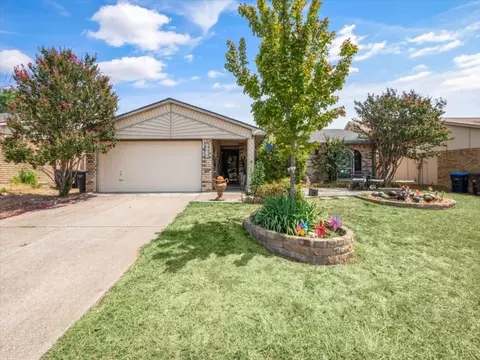 7721 Whirlwind Dr, Fort Worth, TX 76133
