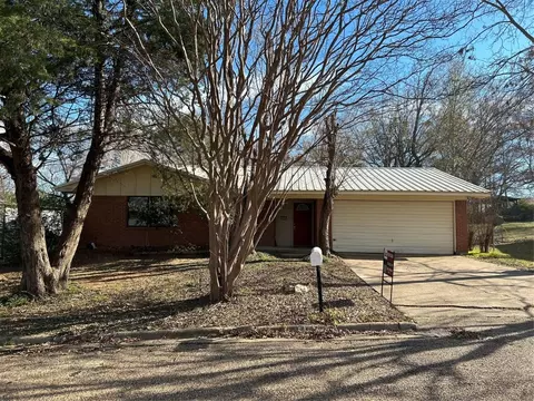 1322 Forrest Dr, Canton, TX 75103
