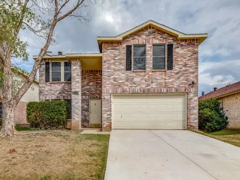 8713 Hunters Creek Dr, Fort Worth, TX 76123