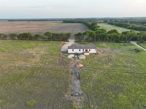 726 County Rd 4040, Ector, TX 75439 photo 4