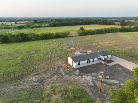 726 County Rd 4040, Ector, TX 75439 photo 3