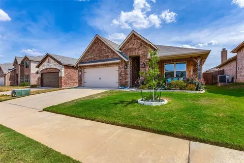 413 Nuffield Ln, Crowley, TX 76036