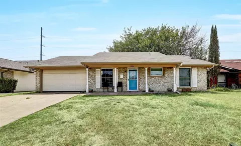 3006 Gregory Ln, Grand Prairie, TX 75052