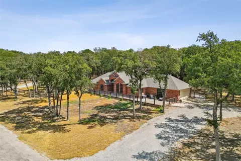 533 Oak Hills Dr, Newark, TX 76071