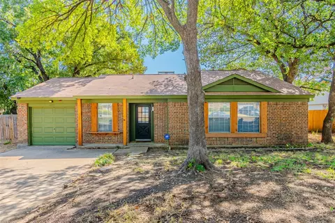 4227 Glen Pines Ct, Arlington, TX 76016