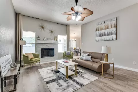 1213 Hidden Glade Dr, Mansfield, TX 76063