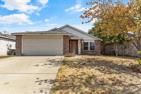 5412 New Castleton Ln, Fort Worth, TX 76135