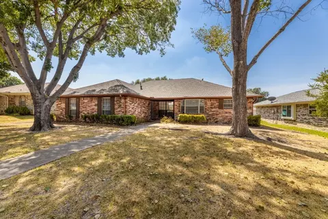 3828 Westminster Dr, Carrollton, TX 75007