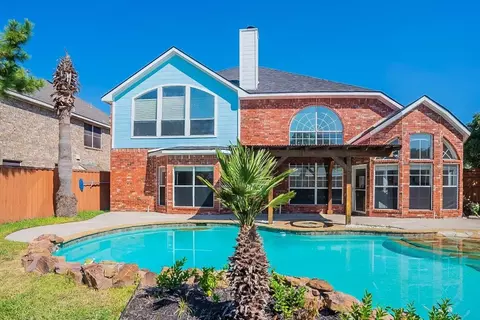 557 Salisbury Dr, Grand Prairie, TX 75052