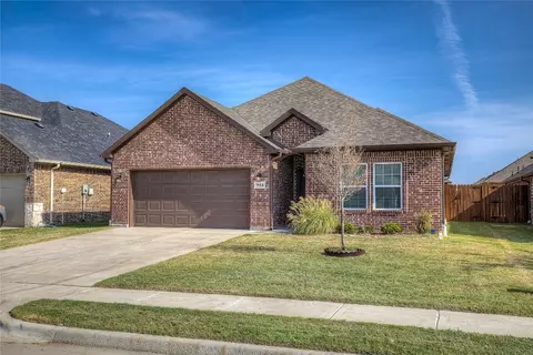 904 Moseley Ln, Greenville, TX 75402