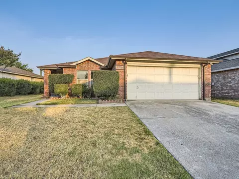 8716 Cove Meadow Ln, Fort Worth, TX 76123