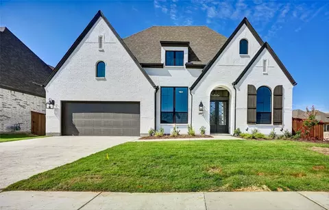7700 Pondview Ln, Fort Worth, TX 76123