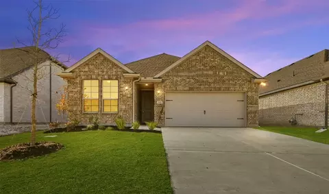 643 Southern Hills Dr, Red Oak, TX 75154