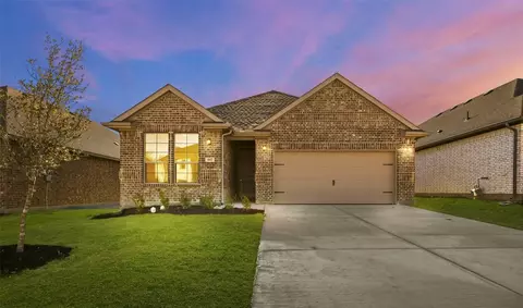 617 Bethpage Dr, Red Oak, TX 75154