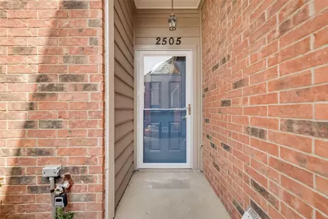 2505 Peargrove Cir, Arlington, TX 76006