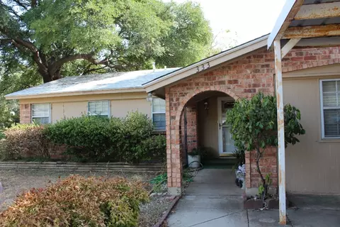 333 Shoreline Dr, Azle, TX 76020