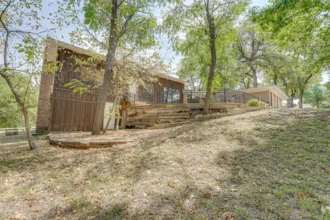 413 W Brand Rd, Garland, TX 75040