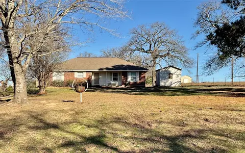 820 Fcr 381, Buffalo, TX 75831