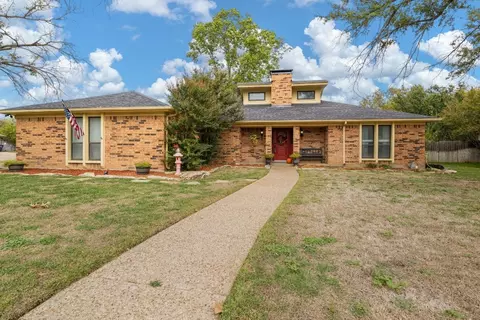 1516 Hemphill Dr, Cleburne, TX 76033